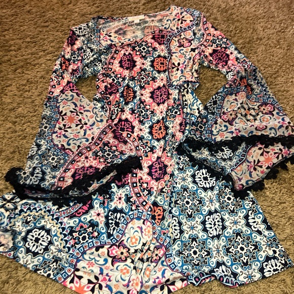 floral dress with bell sleeves - Picture 1 of 3